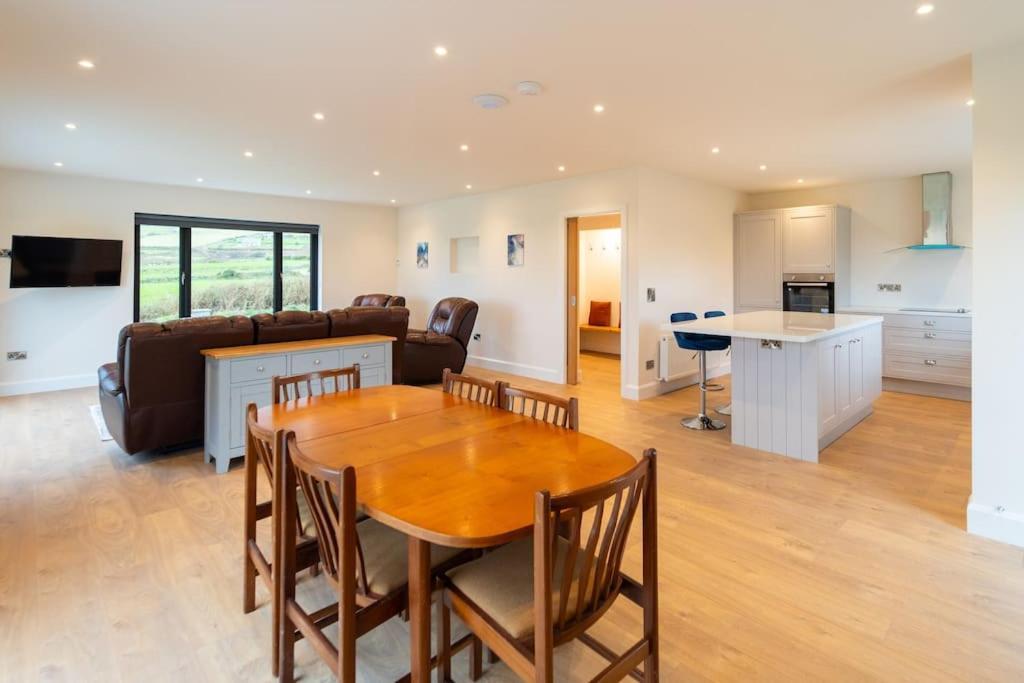 Dingle Way Rest ,Luxury Holiday Home エクステリア 写真